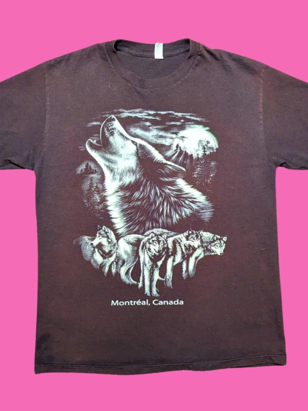 Wolf Montreal, Canada T-Shirt Size M